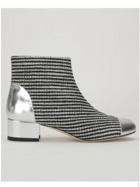 CHANEL Tweed & Silver Cap-Toe Ankle Boots – NEW WITH TAGS – Size 37.5/7,5US